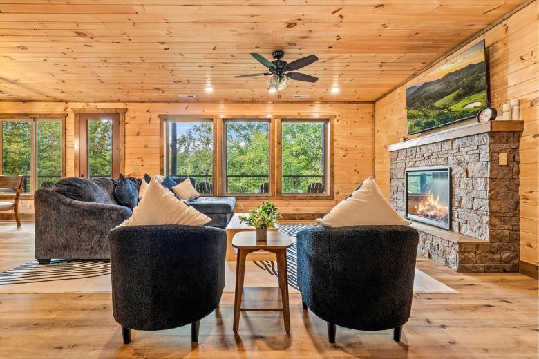 7 Surprising Perks of Booking a Cabin with Colonial Properties